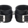 Черные наручники на цепи