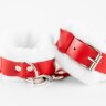 Бело-красные кожаные наручники с нежным мехом